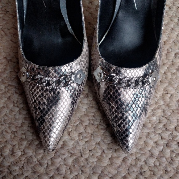 Beverly Feldman Vegan Snake Print Chain Pump 9.5 - Picture 2 of 5